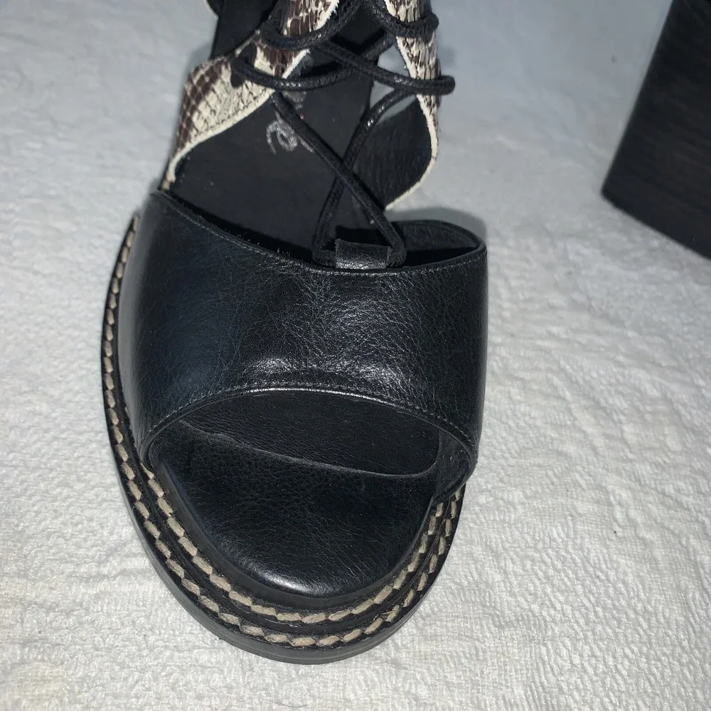 FREE‎ PEOPLE Lennon Brown Ivory Snake Leather Lace Up Sandals 38  7-7.5